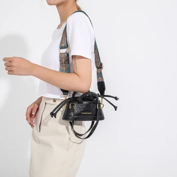 Лятна новост 2023, мини-сладко чанта през рамо, с модерна и универсална чанта-месинджър с текстура на дантела, червена чанта, дизайнерски ръчна чанта
