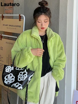 Lautaro Зимни негабаритная ярко зелена топла мека космати яке от изкуствена кожа заек Рекс, дамски свободна ежедневни корейската мода 2022